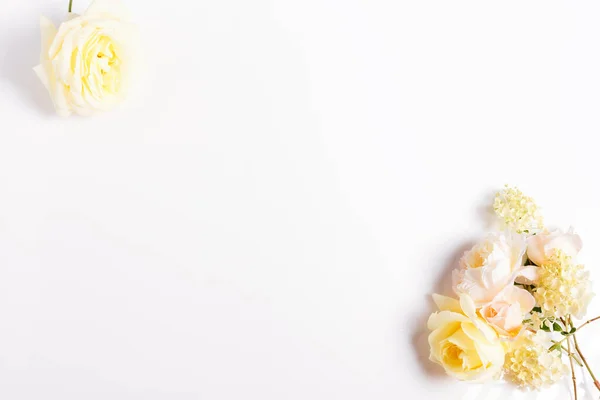 喜庆的花朵构图在白色背景上.间接费用视图 — 图库照片