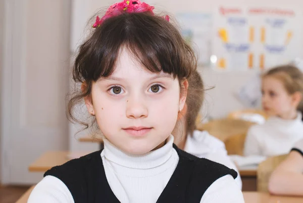 Educación - Estudiantes escolares en la clase —  Fotos de Stock