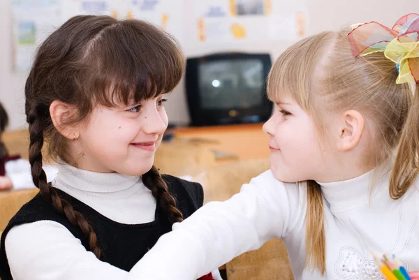 教育 - クラスの学校の生徒 — ストック写真