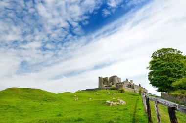 Castle of Kings ve St Patricks Rock Cashel, County Tipperary