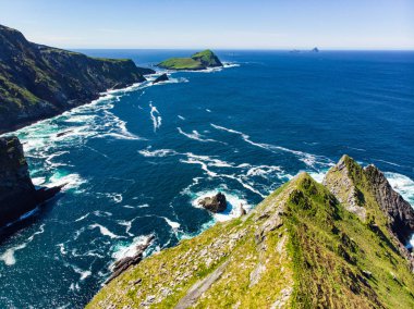yeşil kıyıları kayalık: Kerry Cliffs, İrlanda