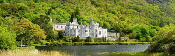 Blanco Kylemore Abbe Cerca Del Lago Connemara Condado Galway Irlanda —  Fotos de Stock