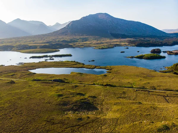 Widok Lotu Ptaka Jezior Regionie Connemara Irlandii — Zdjęcie stockowe