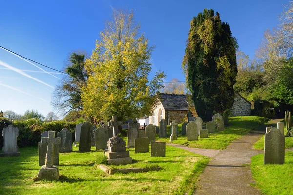 Grabsteine Auf Einem Kleinen Alten Friedhof Auf Dem Kirchhof West — Stockfoto