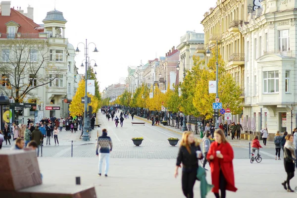 Vilnius Lituânia Outubro 2017 Muitas Pessoas Andando Pelas Ruas Cidade — Fotografia de Stock