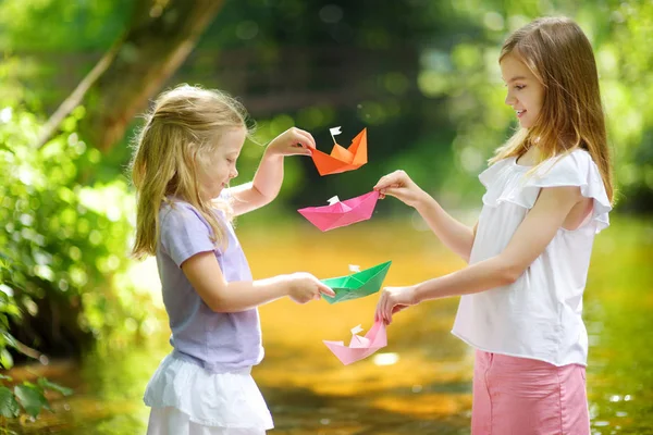 Two Little Sisters Playing Paper Boats River Warm Sunny Summer — Stock Photo, Image