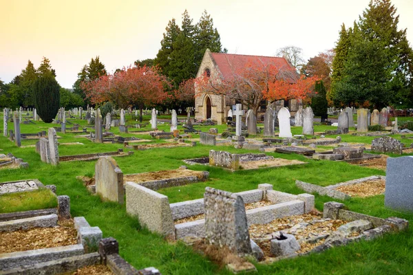 2017年11月13日 Wolvercote 公墓在牛津 流珥那里托尔金的最后安息地和他的妻子伊迪丝 托尔金 — 图库照片