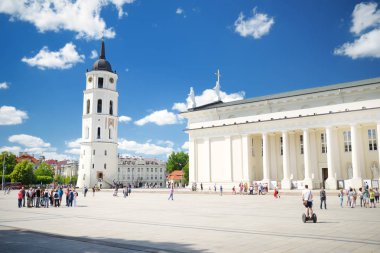 Vilnius, Litvanya - 15 Haziran 2018: The Cathedral Square, Vilnius Old Town, anahtar konumda kamu çevresi, Vilnius, Litvanya-ana mekân
