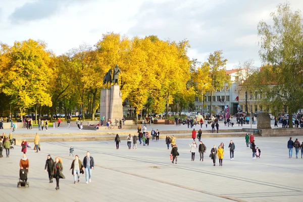 Vilnius Lituânia Outubro 2017 Muitas Pessoas Andando Pelas Ruas Cidade — Fotografia de Stock