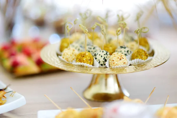 Vers Lekker Ballen Met Verschillende Kaas Geserveerd Een Feest Bruiloft — Stockfoto