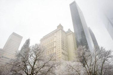 New York şehir merkezinde gökdelenlerin düşük açılı görünüş