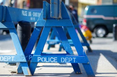 Ahşap çapraz değil polis hattı engelleri New York, ABD 