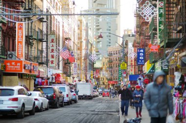 New York - 21 Mart 2015: Sokak görünümü Chinatown district, New York City