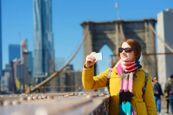 Happy Young Woman Tourist Taking Selfie Brooklyn Bridge New York — Stock Photo, Image