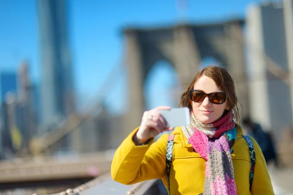 Happy Young Woman Tourist Taking Selfie Brooklyn Bridge New York — Stock Photo, Image