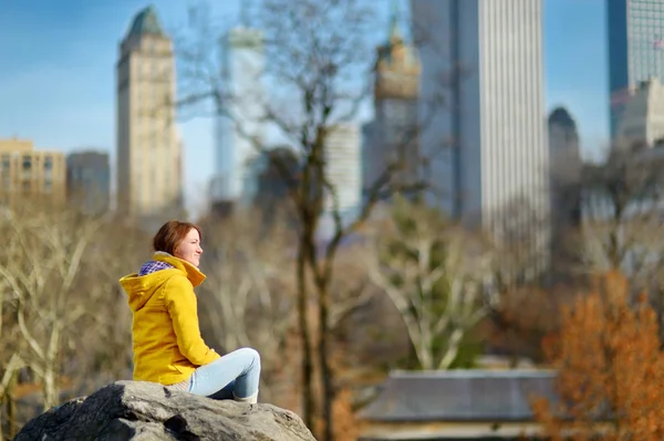 Jovem Turista Visitando Central Park Nova York — Fotografia de Stock