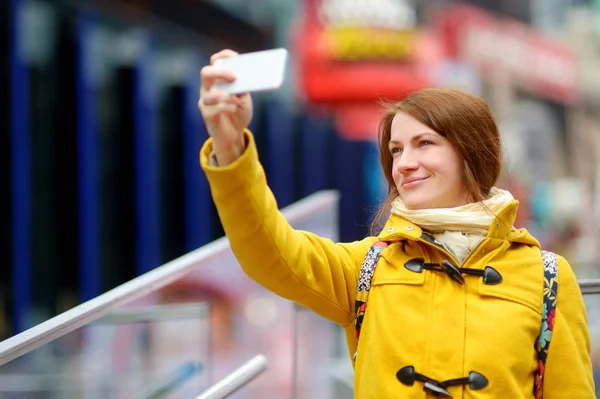 Feliz Turismo Mujer Joven Times Square Ciudad Nueva York — Foto de Stock
