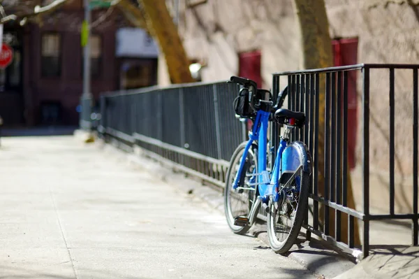 Аренда Велосипеда Оставленного Забору Нью Йорке — стоковое фото