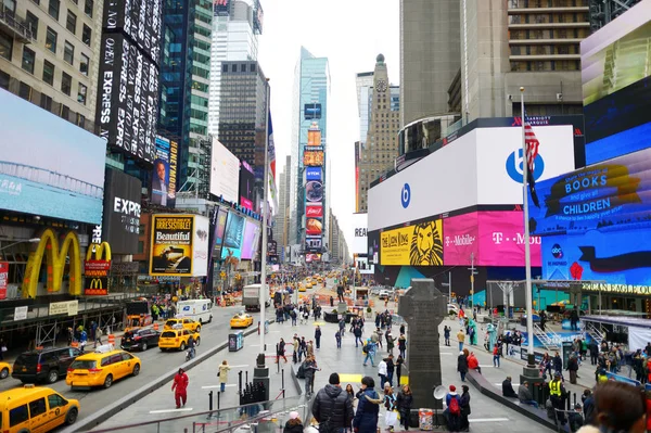 New York March 2015 Yellow Taxi Cabs People Rushing Busy — Stock Photo, Image