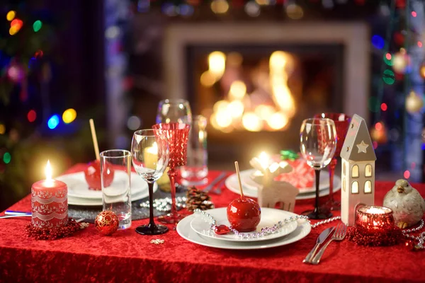 Mooie Tafel Instelling Voor Partij Van Kerstmis Nieuwjaar Feest Thuis — Stockfoto