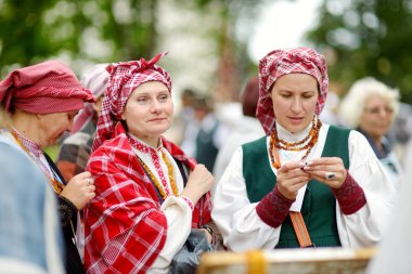 Vilnius, Litvanya - 5 Temmuz 2014: Katılımcılar, Litvanya şarkı dört yılda gerçekleşen Festivali, büyük geleneksel şarkı ve Dans Festivali,