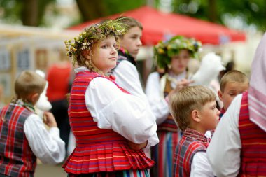 Vilnius, Litvanya - 5 Temmuz 2014: Katılımcılar, Litvanya şarkı dört yılda gerçekleşen Festivali, büyük geleneksel şarkı ve Dans Festivali,