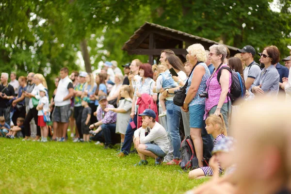 Trakai Lithuania Junio 2018 Niños Adultos Disfrutando Recreación Histórica Festival — Foto de Stock