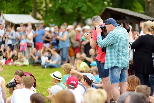 Trakai Lithuania Junio 2018 Niños Adultos Disfrutando Recreación Histórica Festival — Foto de Stock