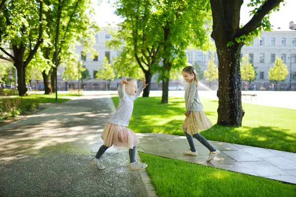 Two Adorable Sisters Laughing Running Warm Summer Day Park — Stock Photo, Image