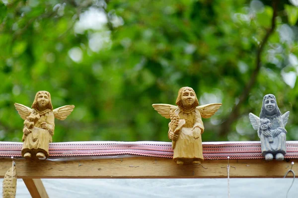 Милые Красочные Деревянные Ангелы Продают Летней Ярмарке Вильнюсе — стоковое фото