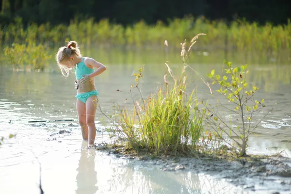 Jeune Fille Prenant Des Bains Boue Guérison Sur Lac Gela — Photo