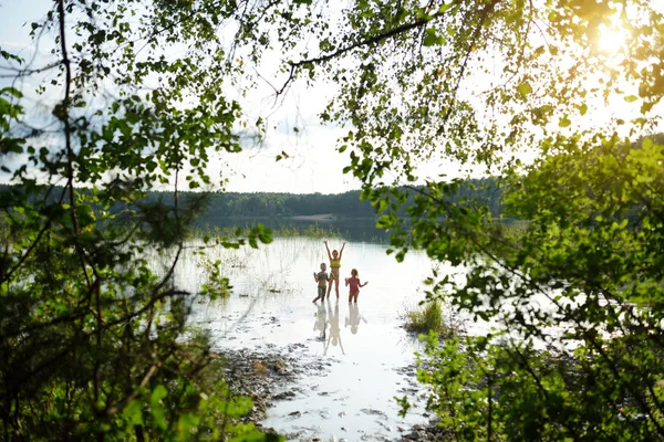 Three Young Sisters Taking Healing Mud Baths Lake Gela Vilnius — Stock Photo, Image