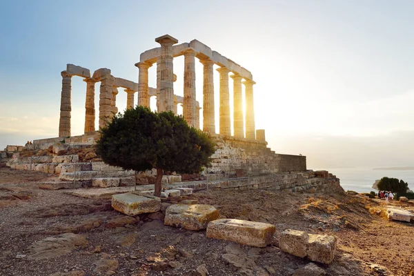 Der antike griechische tempel von poseidon in cape sounion, eines der bedeutendsten denkmäler des goldenen zeitalters von athen. — Stockfoto