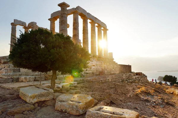Der antike griechische tempel von poseidon in cape sounion, eines der bedeutendsten denkmäler des goldenen zeitalters von athen. — Stockfoto
