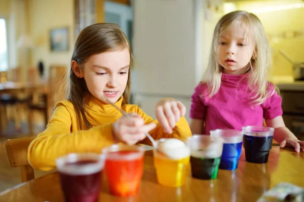 Two Cute Young Sisters Dyeing Easter Eggs Home Children Painting — Stock Photo, Image