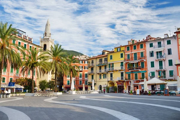 Lerici, Italië-19 november 2018: Piazza Mottino plein in Lerici stad, gelegen in de provincie La Spezia in Ligurië, Italiaanse Riviera, Italië. — Stockfoto