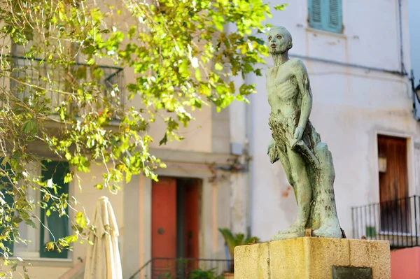 CORNIGLIA, ITALY - NOVEMBER 20, 2018: The monument to those who fell in Corniglia in 1926. — Stock Photo, Image