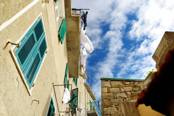 Corniglia güzel sokak manzarası, Cinque Terre, İtalyan Rivierası, Liguria, İtalya beş asırlık köylerin ortasında yuvalanmış. — Stok fotoğraf