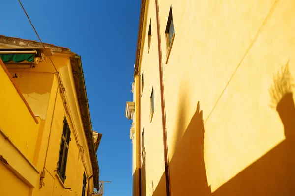 Bunte häuser von lerici stadt, gelegen in der provinz la spezia in ligurien, teil der italienischen riviera — Stockfoto