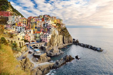Manarola, Cinque Terre köylerinin en büyüleyici ve romantik köylerinden biri, Liguria, Kuzey İtalya.