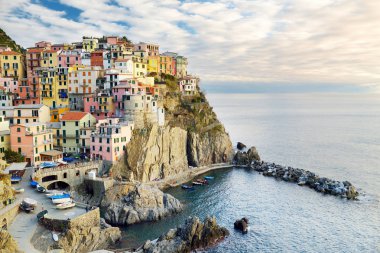 Manarola, Cinque Terre köylerinin en büyüleyici ve romantik köylerinden biri, Liguria, Kuzey İtalya.