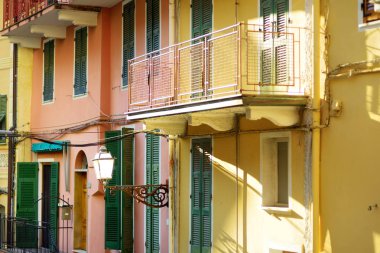 Manarola renkli evler, Cinque Terre beş asırlık köylerinden biri, İtalyan Rivierası, Liguria, İtalya.