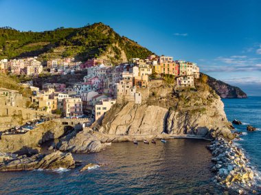 Manarola, Cinque Terre köylerinin en büyüleyici ve romantik köylerinden biri, Liguria, Kuzey İtalya.