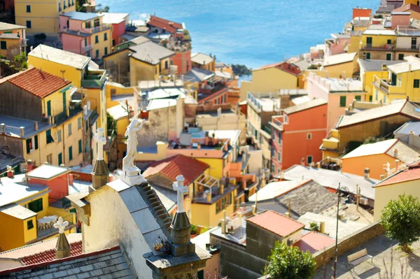 Pastel houses of Riomaggiore, the largest of the five centuries-old villages of Cinque Terre, Italian Riviera, Liguria, Italy. — Stock Photo, Image
