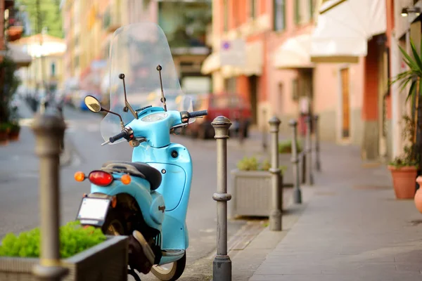 Motorbike parked on beautiful medieval street of Lerici town, located in the province of La Spezia in Liguria, Italy. — Stock Photo, Image