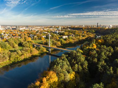 Vilnius şehir sarma Neris nehri güzel hava manzara.