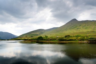Connemara Milli Parkı, bataklıkları, fundalıkları ve gölleri ile ünlüdür, County Galway, İrlanda