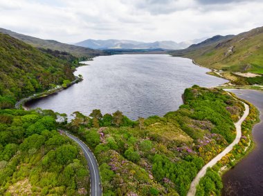 Connemara Milli Parkı güzel görünümü, onun bataklıklar, fundalıklar ve göller, County Galway, İrlanda ünlü