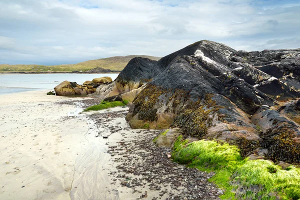 Abbey Adası, Derrynane Tarihi Parkı arazi yama, Derrynane Abbey ve çimento kalıntıları ile ünlü, County Kerry bulunan, İrlanda — Stok fotoğraf