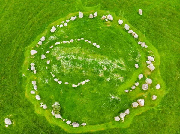 Ballynoe taş daire, bir tarih öncesi Tunç Çağı mezar höyük ayakta taşlar dairesel bir yapı ile çevrili, County Down, Nothern İrlanda — Stok fotoğraf